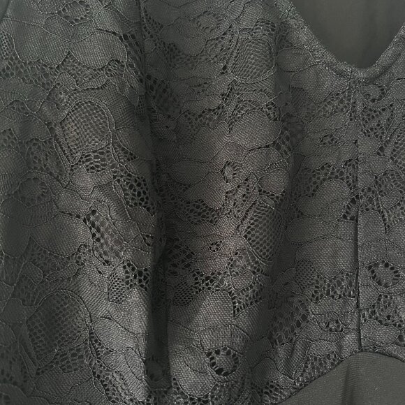 TORRID Black Lace V Neck Swing Top with 3/4  Sleeve Size 2 - Picture 2 of 8